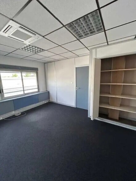 Bureau dans Montagny à louer - Photo de l’immeuble – Image 2 sur 18