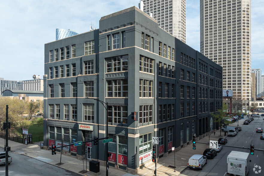 130 S Jefferson St, Chicago, IL à louer - Photo de l’immeuble – Image 1 sur 25