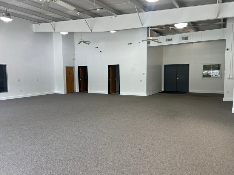 4807 W Gate City Blvd, Greensboro, NC à louer - Photo de l’immeuble – Image 3 sur 14