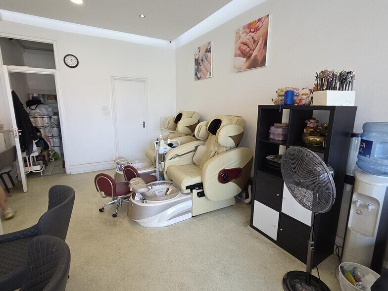 75 High Rd, Londres à vendre - Photo de l’immeuble – Image 3 sur 29