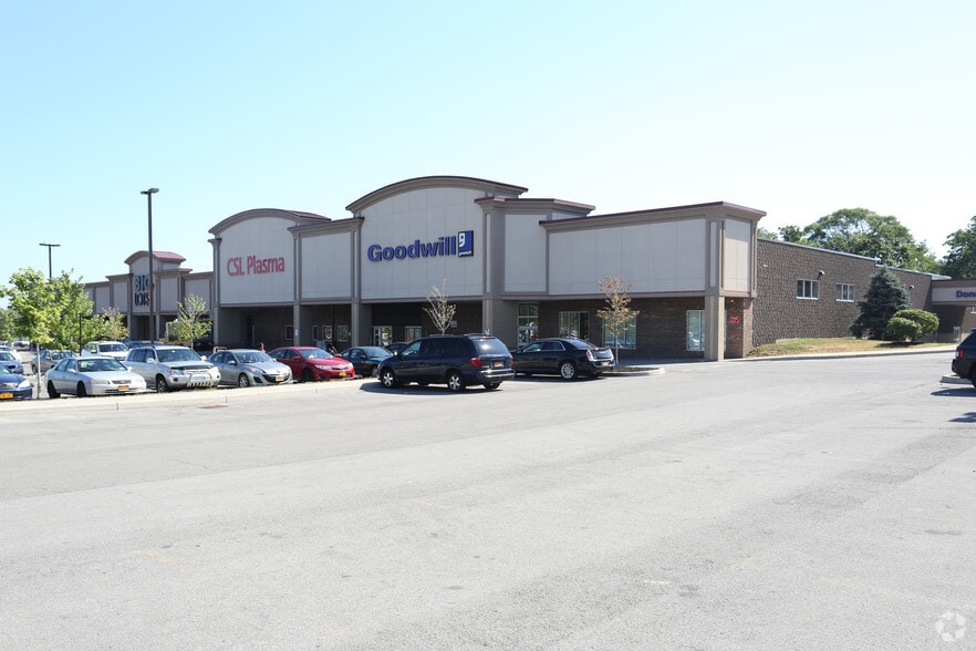 3654 Dewey Ave, Rochester, NY à louer - Photo principale – Image 2 sur 12