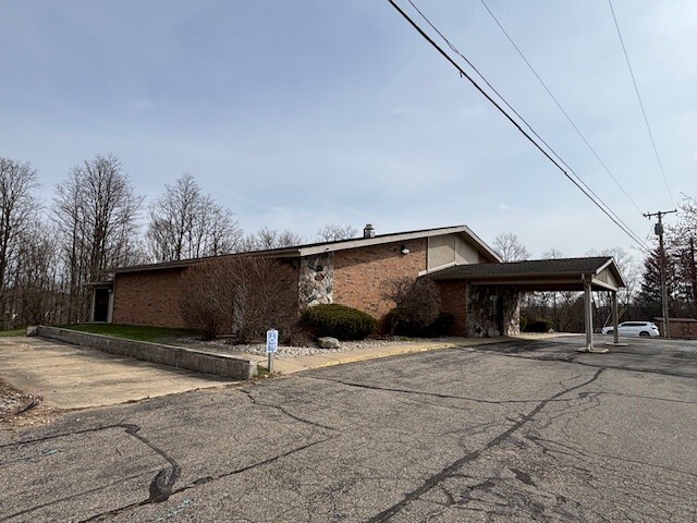 7085 E Dr N, Battle Creek, MI à louer - Photo de l’immeuble – Image 2 sur 12