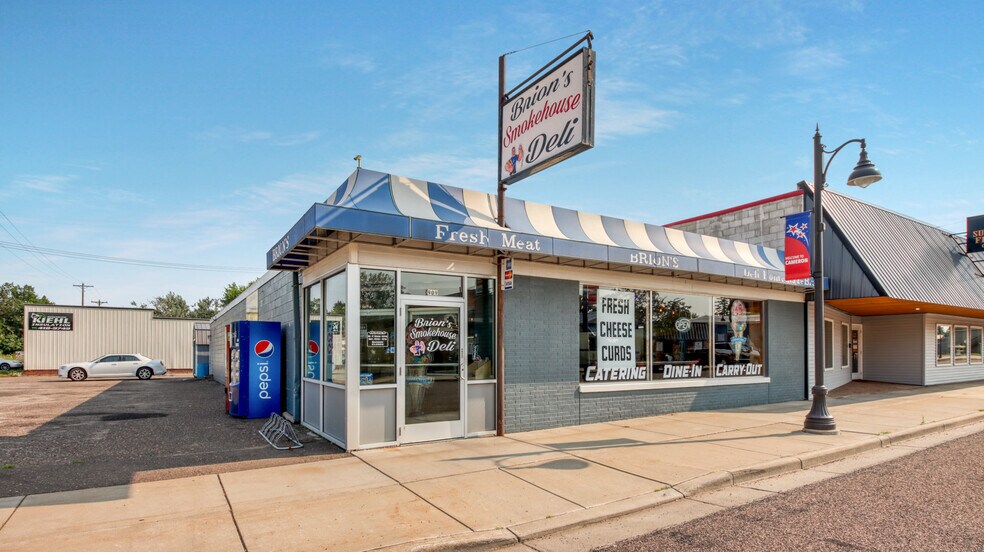 909 W Main St, Cameron, WI à vendre - Photo de l’immeuble – Image 3 sur 35