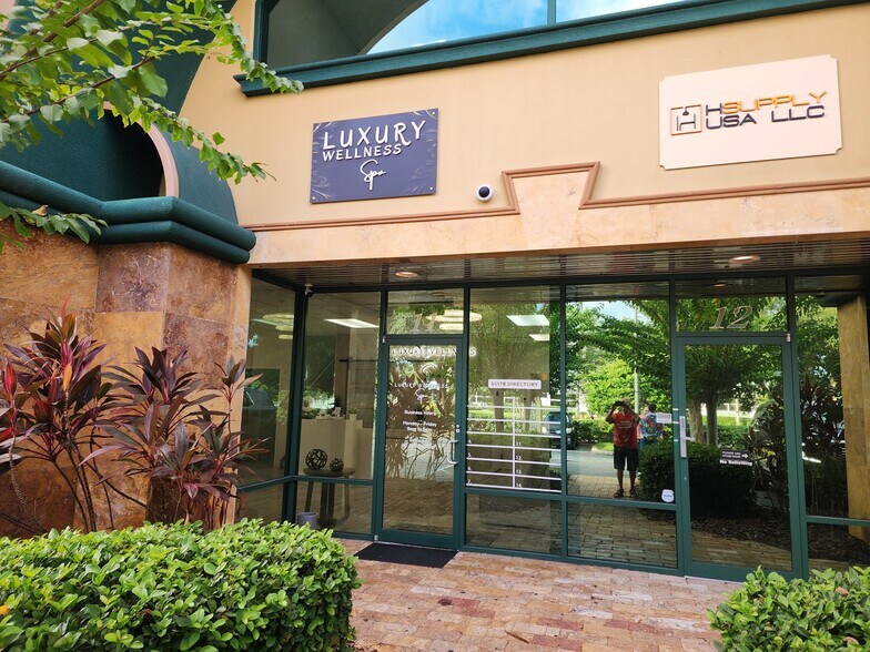6881 Kingspointe Pky, Orlando, FL à louer - Photo de l’immeuble – Image 2 sur 50