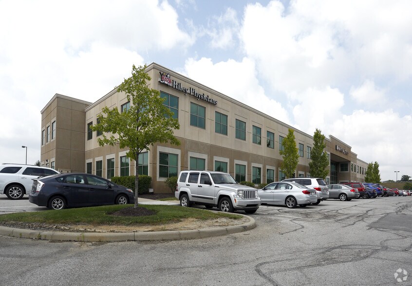4880 Century Plaza Rd, Indianapolis, IN à louer - Photo principale – Image 2 sur 12