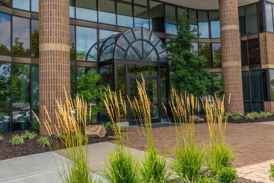 5000 W 95th St, Prairie Village, KS à louer - Photo de l’immeuble – Image 2 sur 10