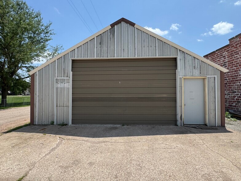 214 Smith Ave, Kenesaw, NE à vendre - Photo de l’immeuble – Image 3 sur 10