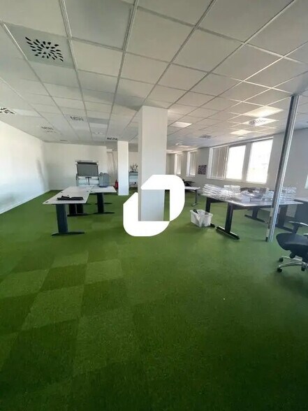 Bureau dans Échirolles à louer - Photo de l’immeuble – Image 2 sur 8