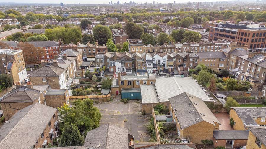 2 Hamilton Ln, Londres à vendre Photo de l’immeuble– Image 1 sur 4