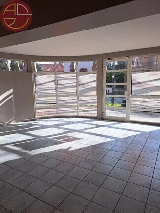 Plus de détails pour Local commercial à vendre