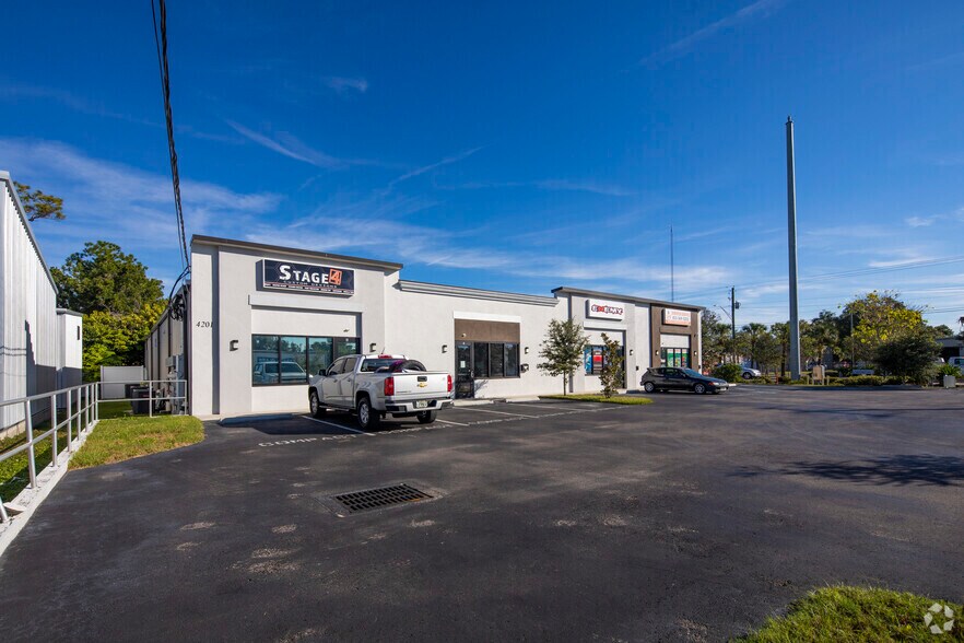 4201 W Dr. Martin Luther King Jr. Blvd, Tampa, FL à louer - Photo de l’immeuble – Image 1 sur 3