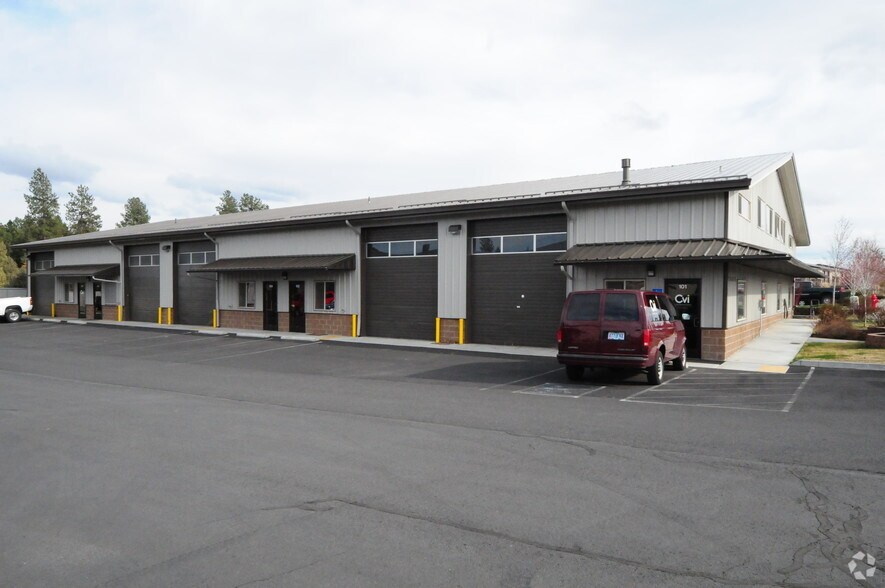 20680 Carmen Loop, Bend, OR à vendre - Photo de l’immeuble – Image 3 sur 5