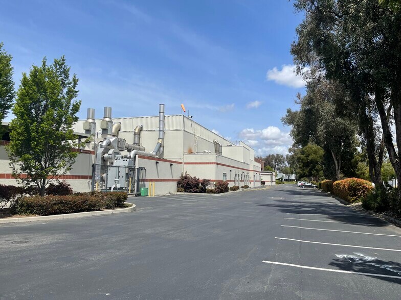 2581 Junction Ave, San Jose, CA à vendre - Photo de l’immeuble – Image 3 sur 3