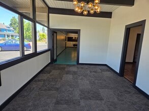 120 17th St NE, Salem, OR à louer Photo intérieure– Image 2 sur 15
