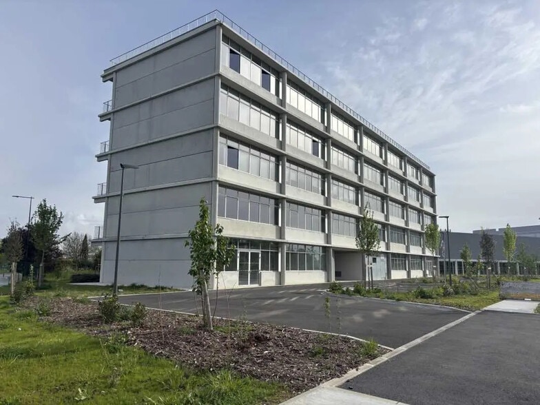 6 Avenue Simone Veil, Villenave-d'Ornon à louer - Photo de l’immeuble – Image 2 sur 10