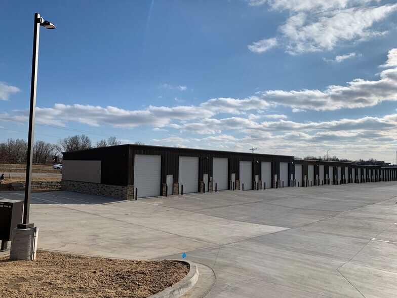 9501 NE 76th St, Kansas City, MO à louer - Photo de l’immeuble – Image 2 sur 7