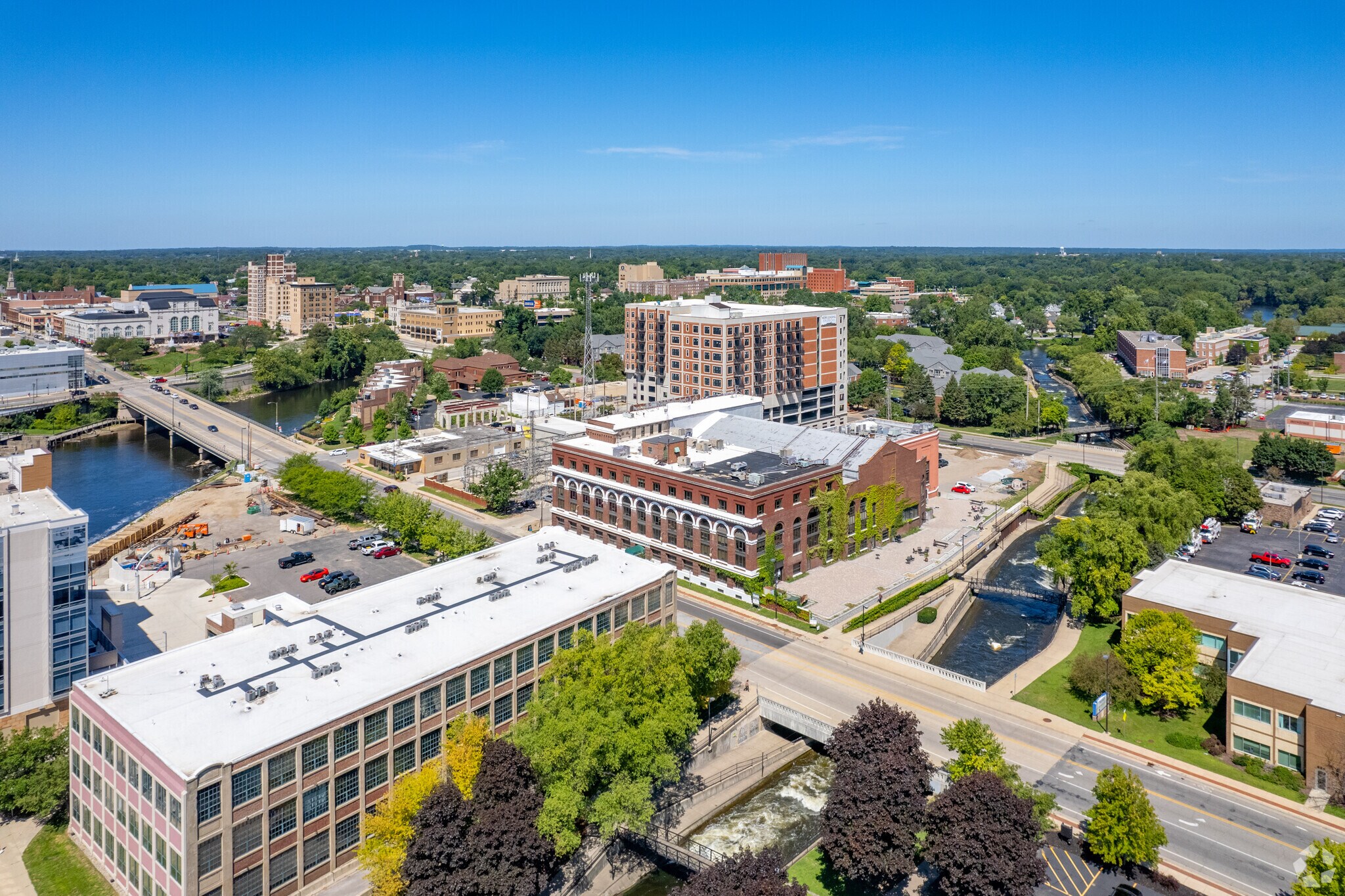 380 E Lasalle Ave, South Bend, IN à louer Aérien– Image 1 sur 21