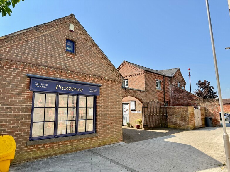 1 Bishops Ct, Daventry à louer - Photo de l’immeuble – Image 2 sur 3