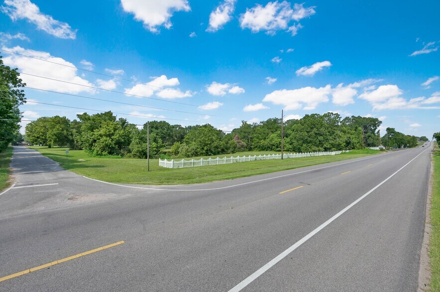 12159 FM 830 Rd, Willis, TX à vendre - Photo de l’immeuble – Image 2 sur 16