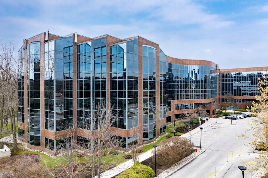 4100 Yonge St, Toronto, ON à vendre - Photo principale – Image 1 sur 3