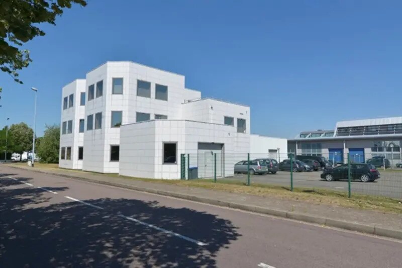 Bureau dans Poissy à louer Photo de l’immeuble– Image 1 sur 14