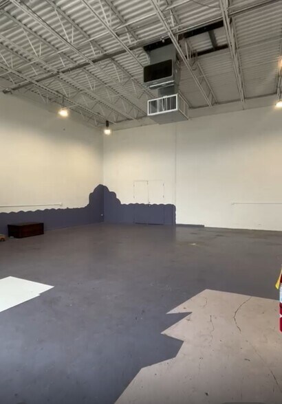 3400 NW 78th Ave, Miami, FL à louer - Photo de l’immeuble – Image 2 sur 5