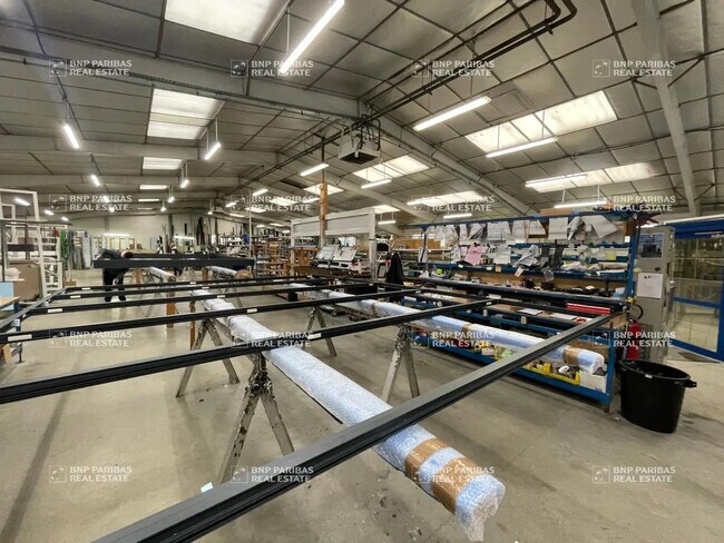 Plus de détails pour Bureau, Local d'activités à louer