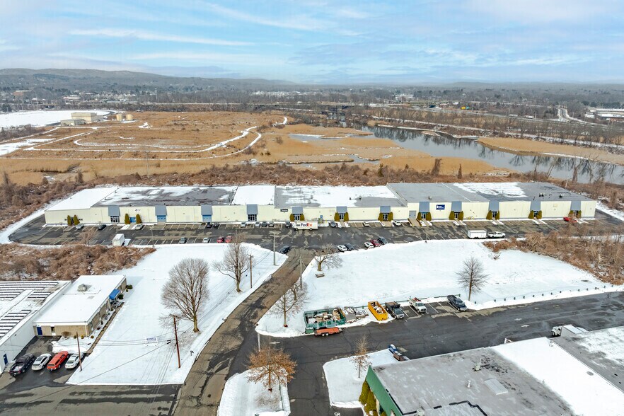 100 Republic Dr, North Haven, CT à louer - Photo principale – Image 1 sur 7
