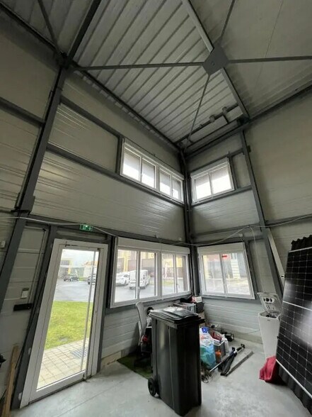 Local d’activités dans Cernay-lès-Reims à louer - Photo de l’immeuble – Image 2 sur 8