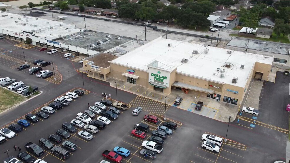 2000-2100 State Hwy 146, Seabrook, TX à louer - Vidéo sur l’annonce professionnelle – Image 3 sur 4