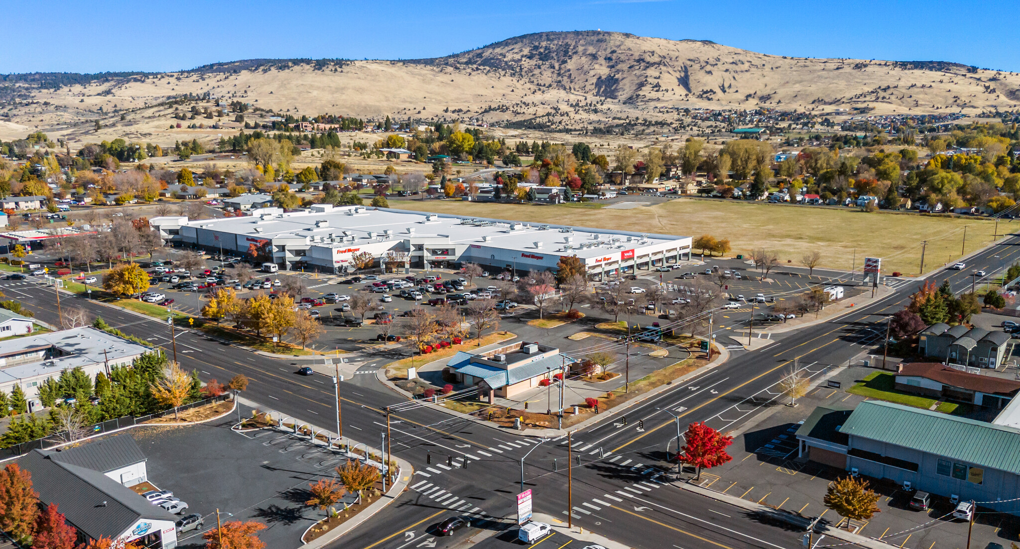 1613 Washburn Way, Klamath Falls, OR à louer Photo de l’immeuble– Image 1 sur 8