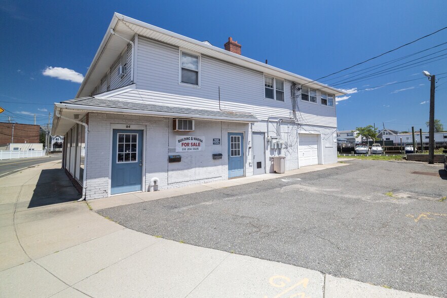 76 Front St, East Rockaway, NY à vendre - Photo de l’immeuble – Image 3 sur 11
