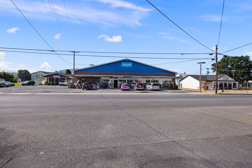 149 W Spotswood Ave, Elkton, VA à louer - Photo de l’immeuble – Image 3 sur 33