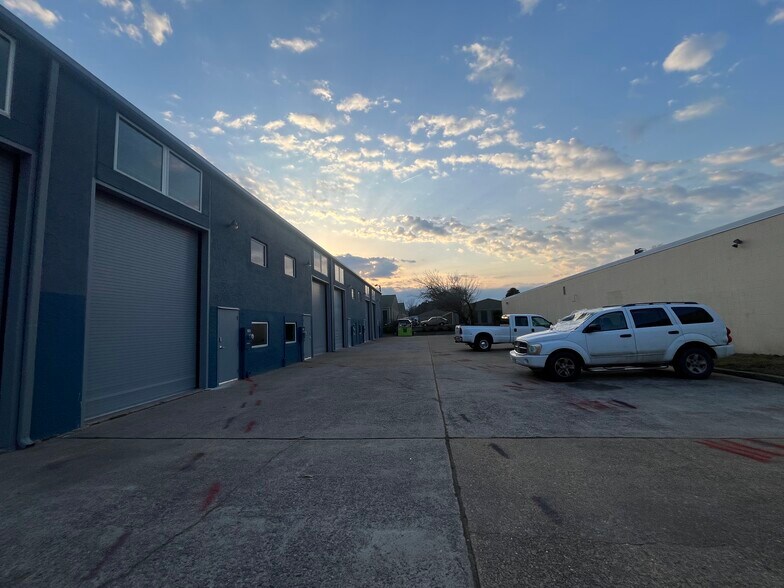 121 Sykes Ave, Virginia Beach, VA à louer - Photo de l’immeuble – Image 3 sur 21