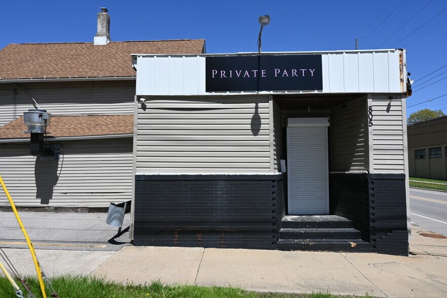 805 Upson St, Akron, OH à vendre - Photo de l’immeuble – Image 2 sur 36