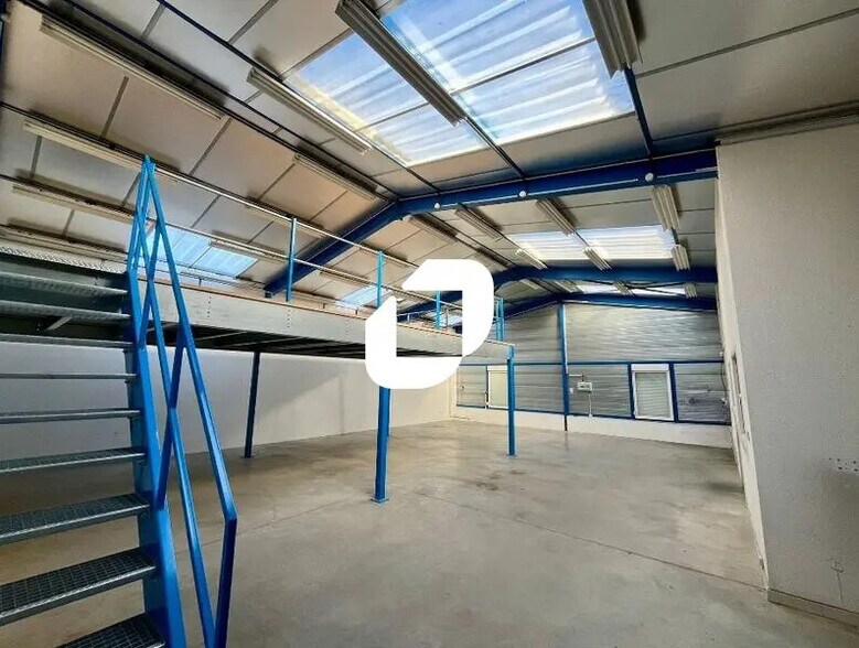 Bureau dans Colombier-Saugnieu à louer - Photo de l’immeuble – Image 2 sur 10