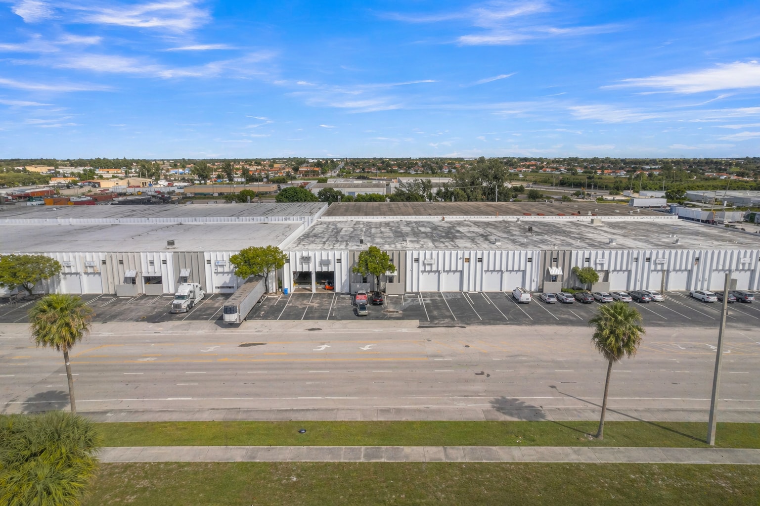 9001-9021 NW 105th Way, Miami, FL à louer Photo intérieure– Image 1 sur 1