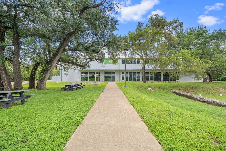 8816 Cullen Ln, Austin, TX à vendre - Photo de l’immeuble – Image 1 sur 7
