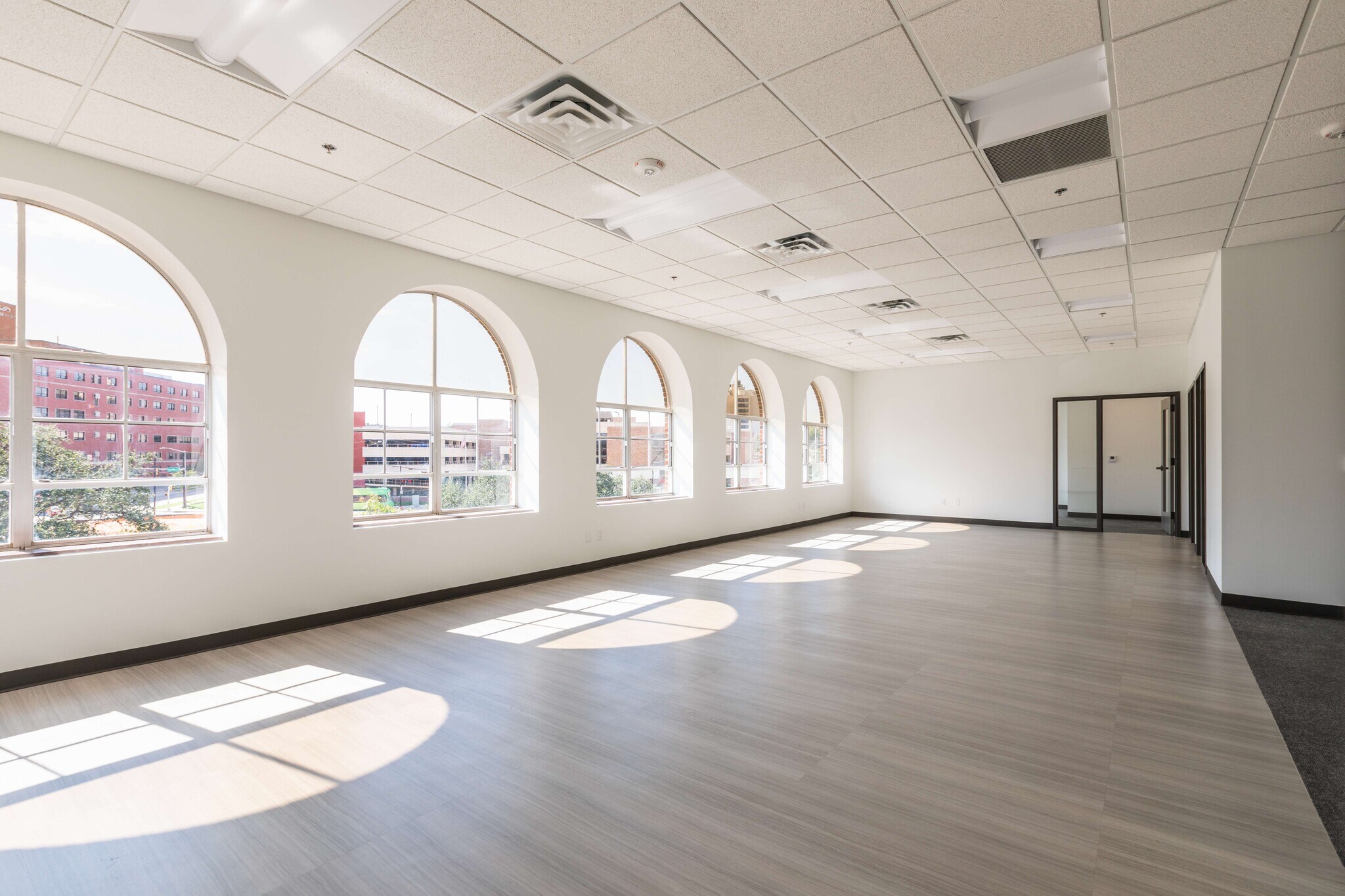 1100-1120 Classen Dr, Oklahoma City, OK à louer Photo principale– Image 1 sur 24