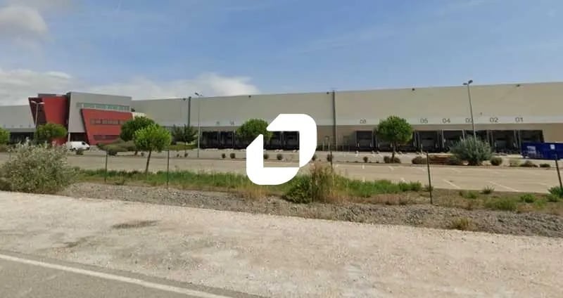 Industriel/Logistique dans Port-Saint-Louis-du-Rhône à louer Photo principale– Image 1 sur 3