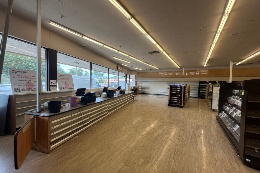 856-994 Middle Country Rd, Middle Island, NY à louer - Photo de l’immeuble – Image 3 sur 10