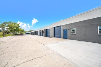 12950 58th St N, Clearwater, FL à louer Photo de l’immeuble– Image 1 sur 6
