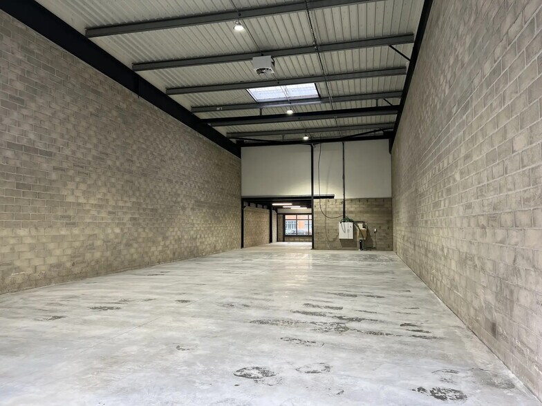 Local d'activités dans Gennevilliers à vendre - Photo de l’immeuble – Image 2 sur 11