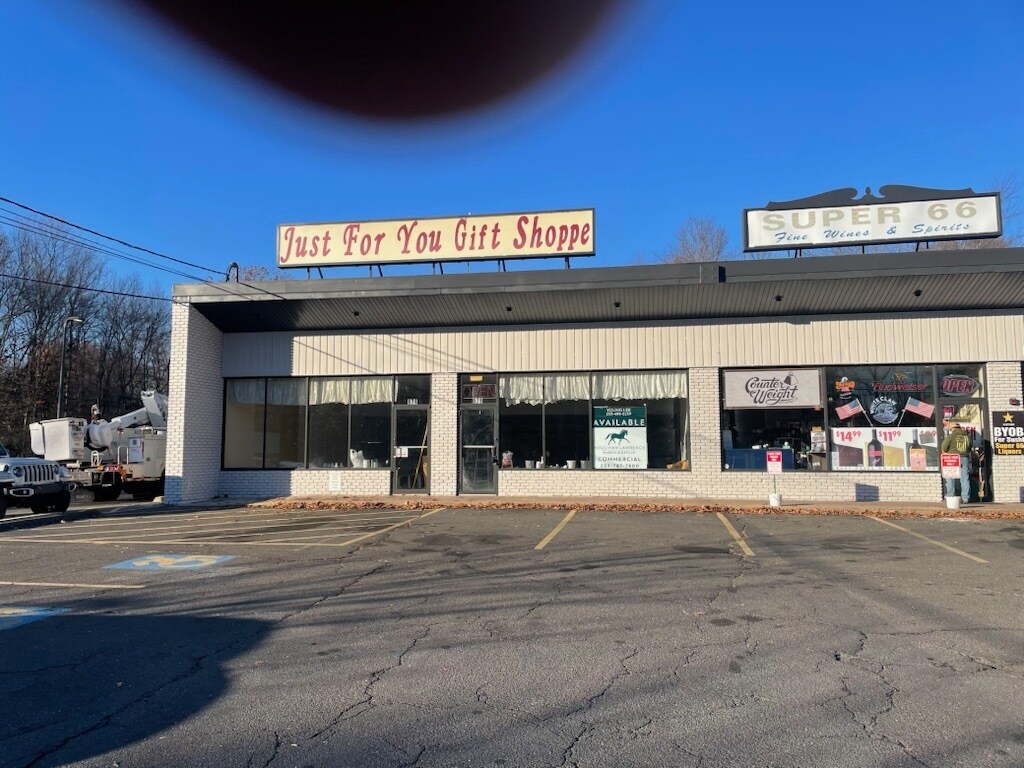 969-979 Meriden Waterbury Tpke, Plantsville, CT à louer Photo principale– Image 1 sur 12