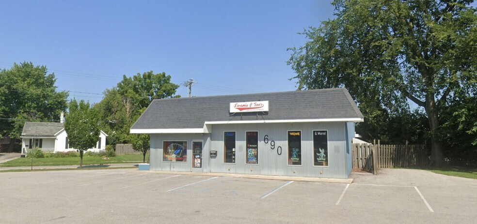 690 Dixie Hwy, Rossford, OH à louer - Photo de l’immeuble – Image 2 sur 2