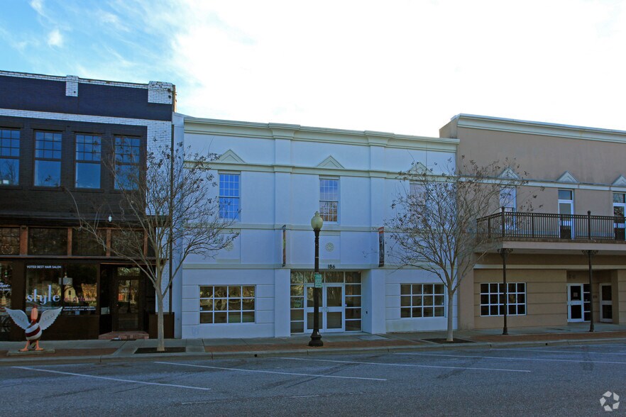 186 N Palafox St, Pensacola, FL à louer - Photo de l’immeuble – Image 2 sur 18