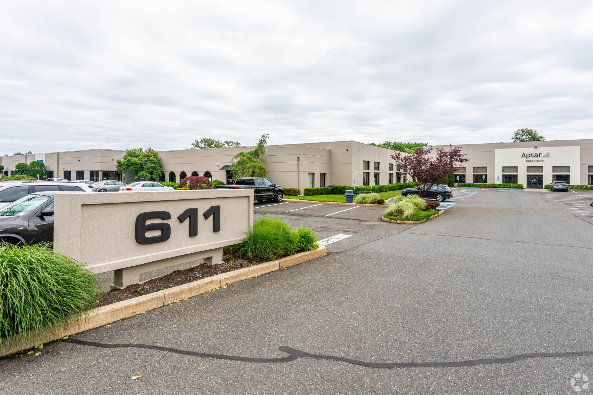 611 Industrial Way W, Eatontown, NJ à vendre Photo principale– Image 1 sur 11