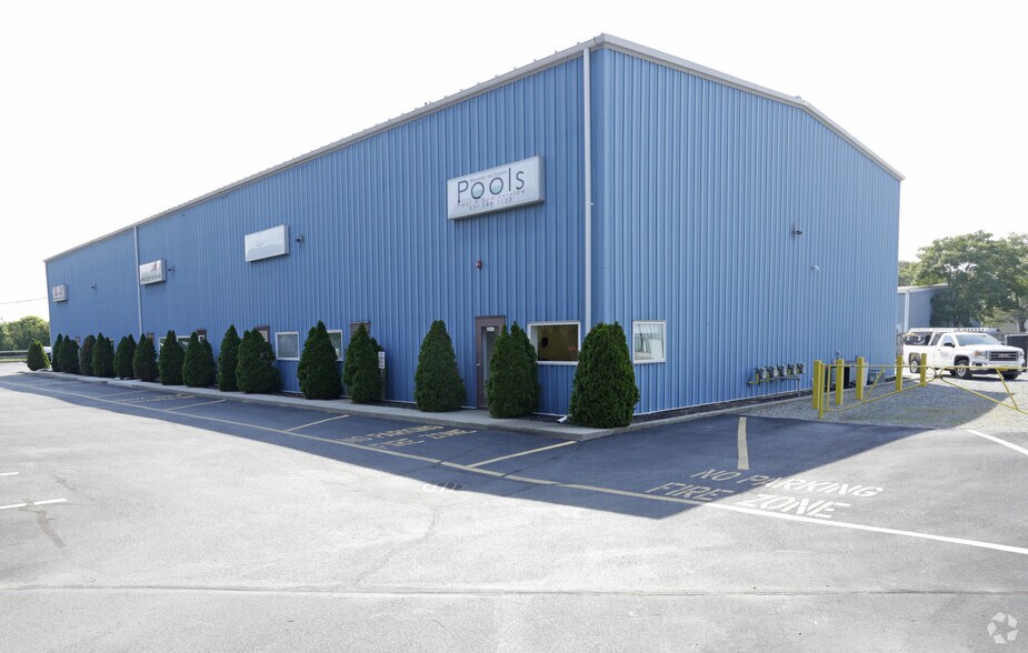 66 Old Country Rd, Quogue, NY à louer - Photo de l’immeuble – Image 3 sur 11