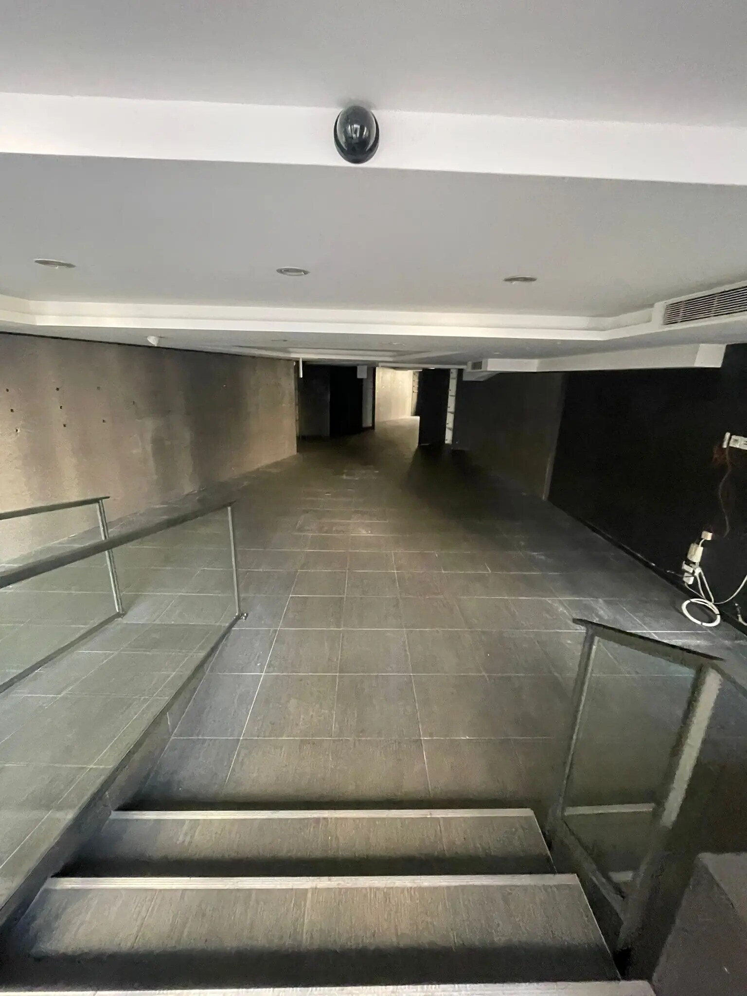 Local commercial dans Paris à louer Photo de l’immeuble– Image 1 sur 1