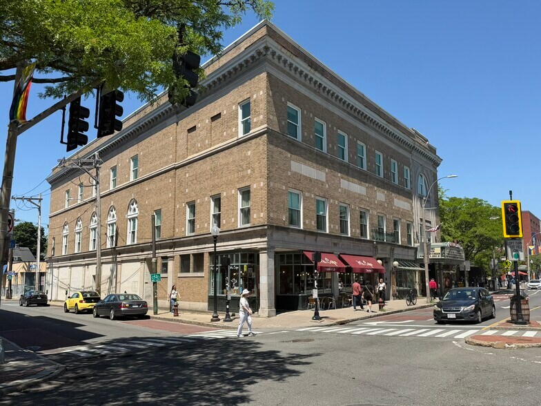 Trophy Mixed-Use Arlington - Somerville portefeuille de 3 biens à vendre sur LoopNet.fr - Photo de l’immeuble – Image 2 sur 31